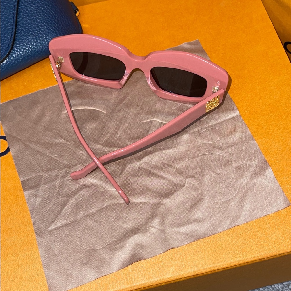 Loewe LW40114I Mauve Sunglasses  SOLD OUT IN STORES! - Picture 7 of 12